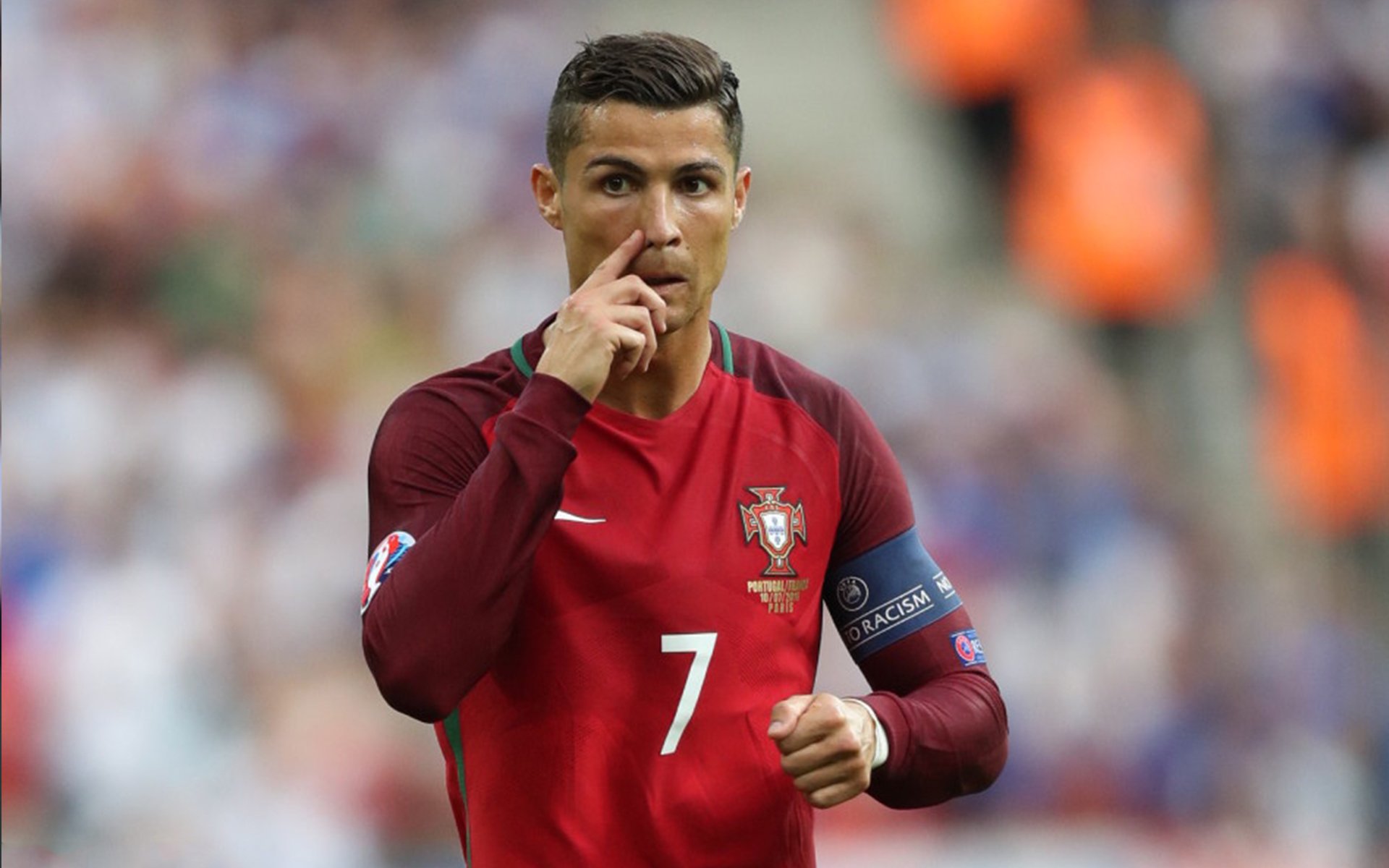 女子足球队主教练接受专访分享执教理念，国家女子足球队主教练